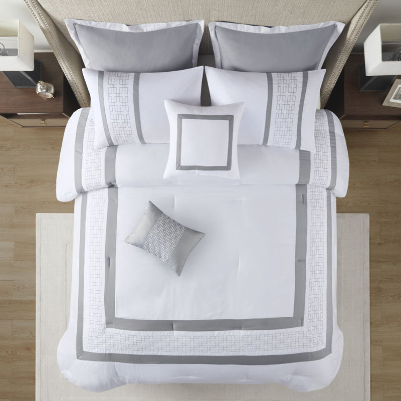 Ensemble d'édredon élégant pour grand lit 8 pièces avec détails brodés
