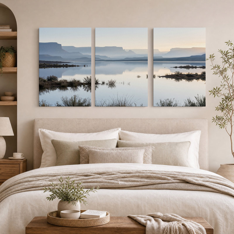 Ensemble de 3 toiles murales représentant un lac calme reflétant les montagnes brumeuses de Mesa, 18"H x 12"W x 3pcs