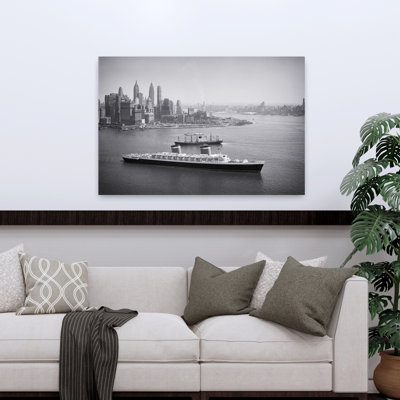 1950S Passenger Liner The Ss United States Heads Out To Sea From New York Harbor Nyc Usa Classic Retro Vintage City Ocean Wall Art