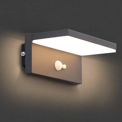 Glenda Solar Outdoor Light Dusk to Dawn Wall Light Lantern Wireless LED Sconce IP54 Waterproof