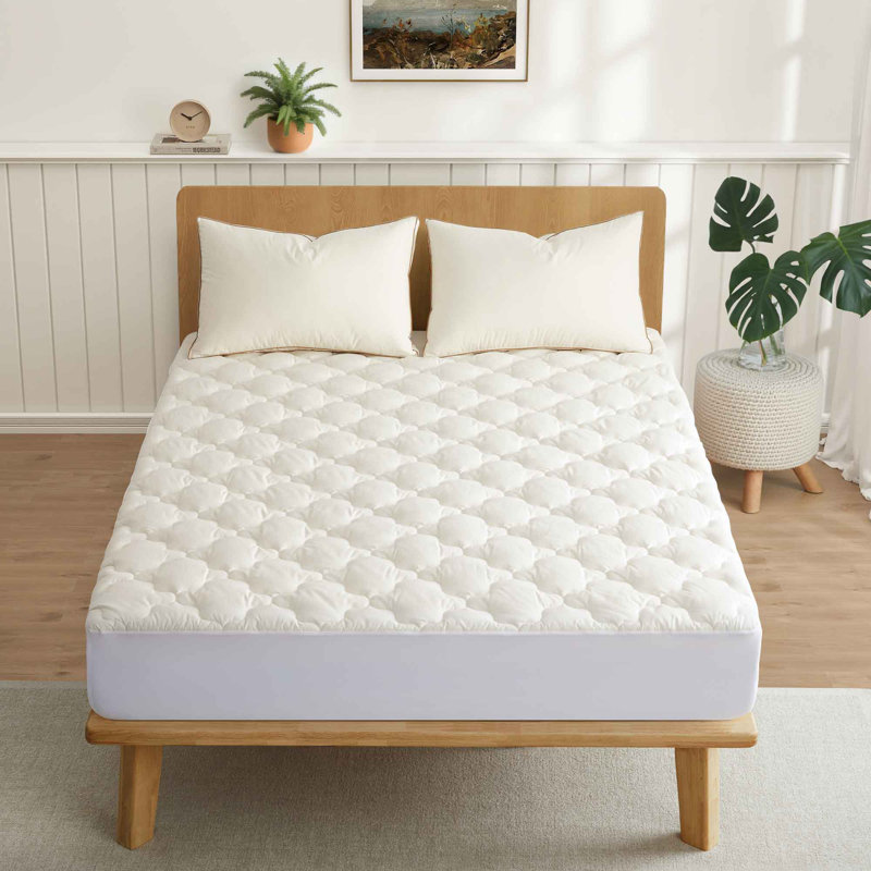 Protège-matelas en duvet synthétique Clover, Double, Beige