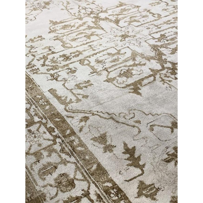 Willemien Oriental Area Rug