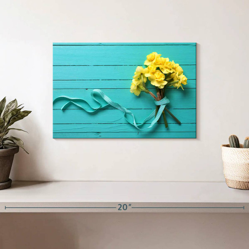 Bouquet de jonquilles Harnek sur fond bleu, H 8 po x l 12 po