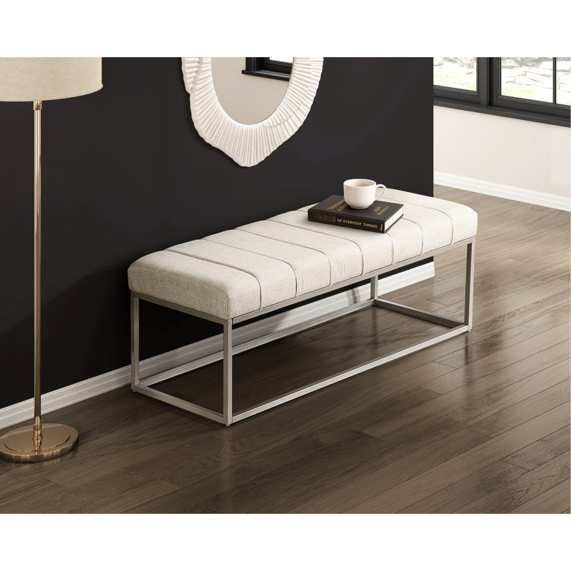 Banc beige contemporain 1pc, siège rembourré en mousse, capitonnage texturé, métal finition champagne, capacité de 300 lb, charge de salon, surface