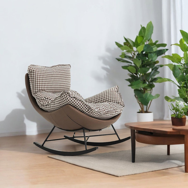 Une chaise berçante en bois massif de style simple et luxueux, Brun