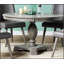 Table de salle à manger en chêne gris Waylon au design spacieux et robuste
