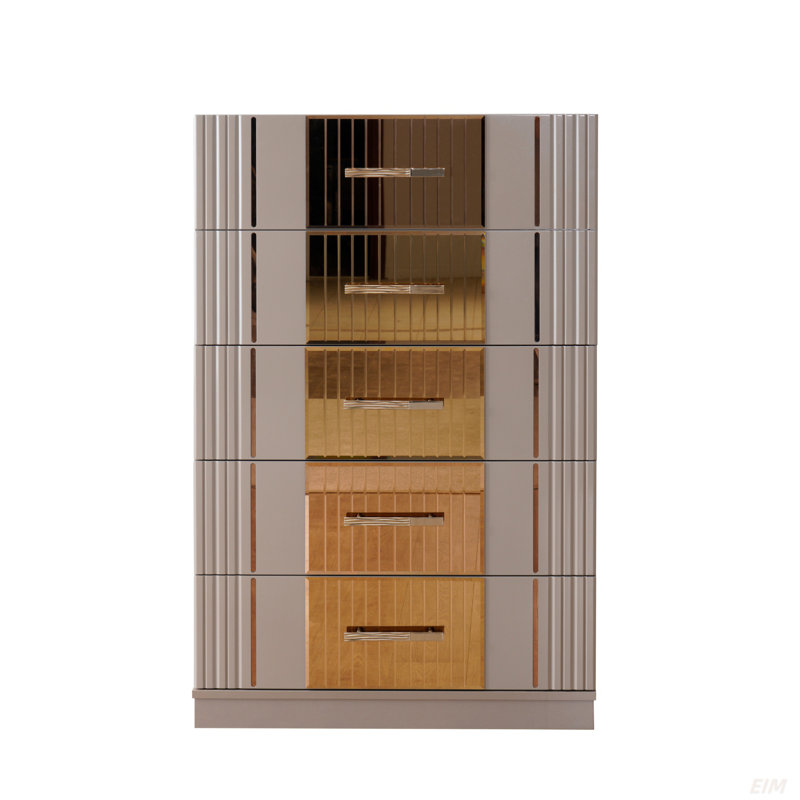Commode dorée en bois gris