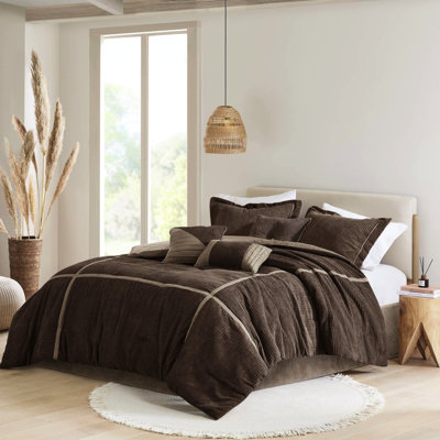 Ensemble de couette 7 pièces en velours côtelé marron, taille King, comprenant 1 couette, 2 taies d'oreiller et 3 coussins décoratifs. Composition : 100 % coton. Confortable et élégant.