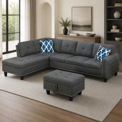 Canapé d'angle avec console porte-gobelets, de couleur anthracite-gris foncé, idéal pour se divertir et profiter d'un confort optimal.