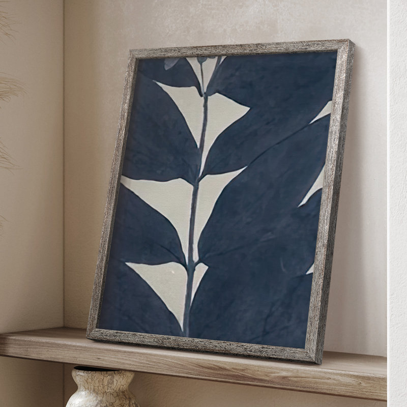 Reproduction encadrée de fleurs bleu marine pressées IV - bois massif, H 11 po x l 9 po
