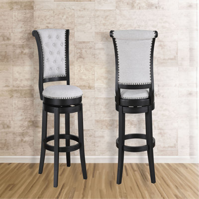 2 pièces de tabourets de bar de hauteur luxueuse avec dossier courbé et capitonnage capitonné avec garniture cloutée et cadre noir riche