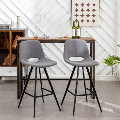 De 2 tabourets de comptoir gris de 28,25 po, avec sièges rembourrés, pieds en métal stables et repose-pieds intégré pour la cuisine 2, tissu, revêtement confortable, repose-pieds