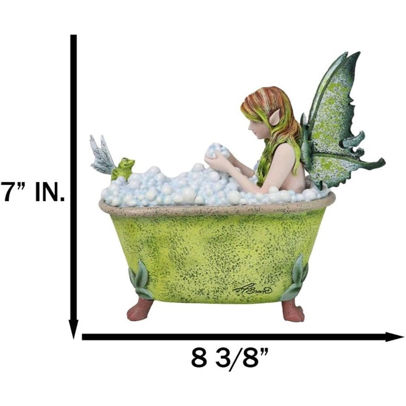 Figurine fantaisiste fée verte se baignant dans une baignoire avec une grenouille Pixie par Amy Brown