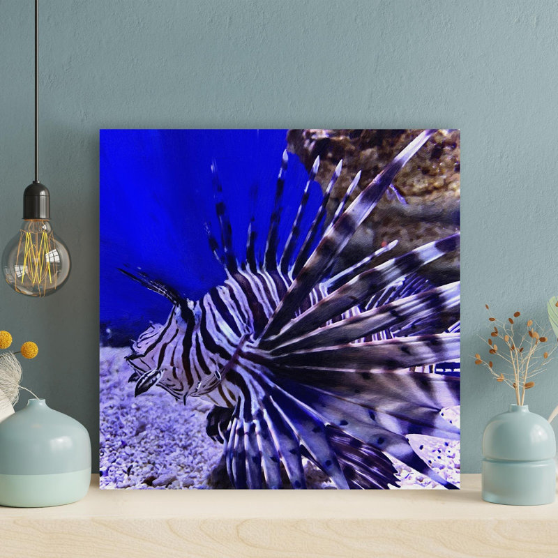 Poisson-lion noir et blanc 1 - peinture sur toile tendue, L 32 po x H 32 po