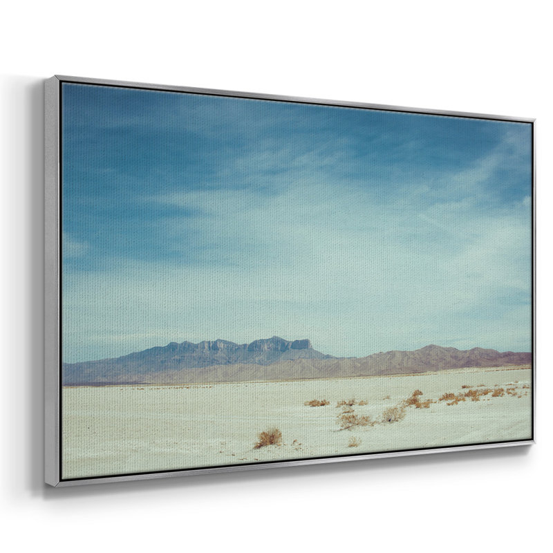 Salt Flat Walk II, reproduction d'art sur toile, H 17 po x l 25 po x P 2 po, Argent