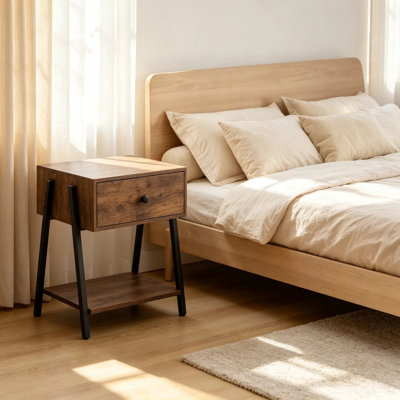 Ensemble de table de chevet industrielle rustique brun de 2, table d'appoint avec tiroir, tablette ouverte, structure en métal en forme de A et dispositifs anti-débordement, patins réglables pour le salon de la chambre à coucher