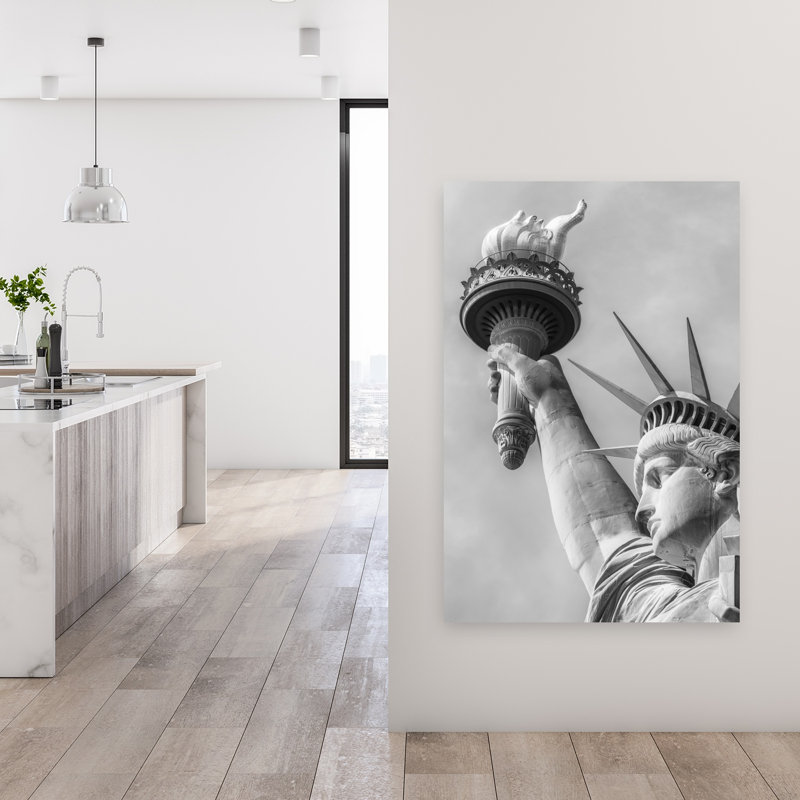 Statue de la Liberté et torche - Illustration murale abstraite contemporaine représentant une architecture urbaine