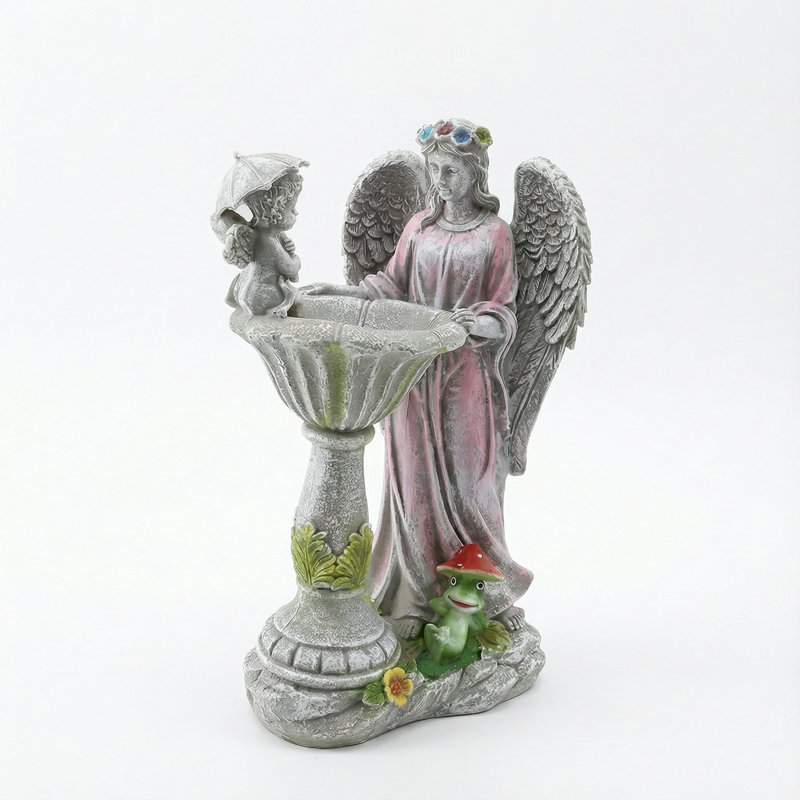 Statue ange et piscine