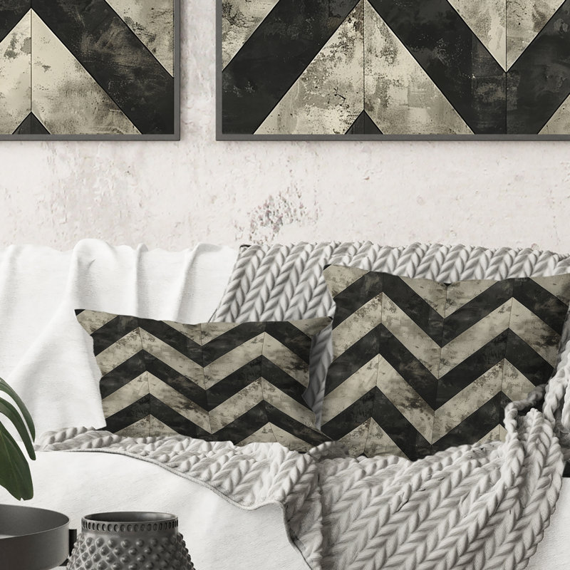 Coussin décoratif beige à chevrons noirs IV, H 16 po x l 16 po