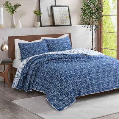 Erindale Navy/Blue Reversible 3 Piece Quilt Set