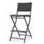 Chaise pliante d'extérieur en osier et tabourets de bar en rotin