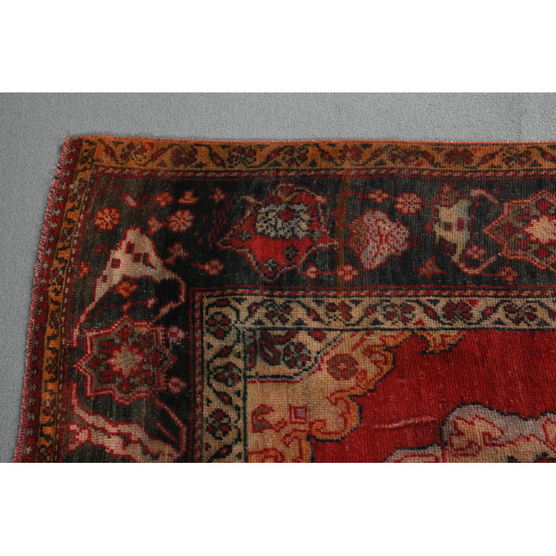 Grand tapis turc antique en laine rouge idéal pour un salon avec un design rétro