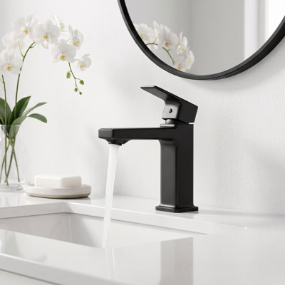 Robinet de salle de bain moderne à poignée simple 7,17 "avec aérateur amovible