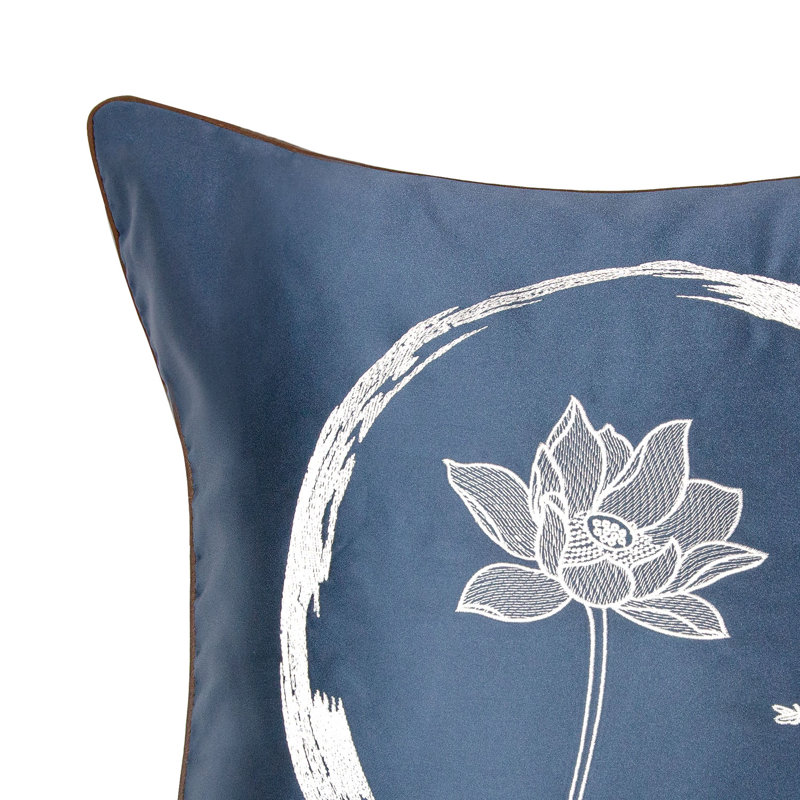 Housse de coussin brodée Zen Lotus