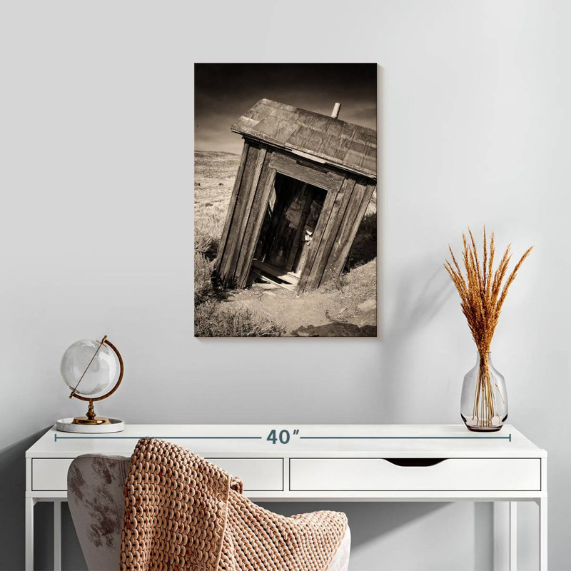 Lilie Ghost Town Outhouse II, H 24 po x l 16 po
