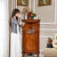 Armoire de coin en bois de cerisier