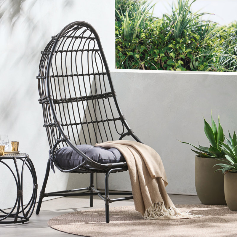Chaise Elon Cocoon pour l'intérieur et l'extérieur