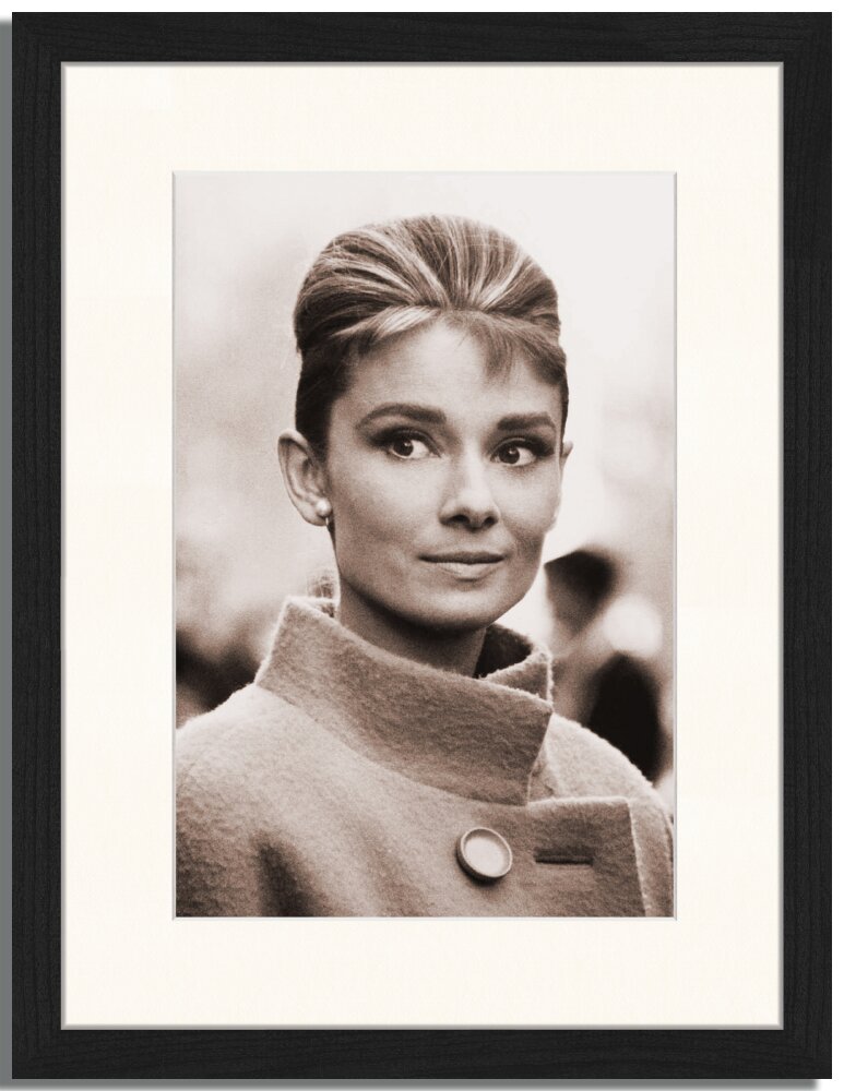 Gerahmtes Poster Klassische Aufnahme von Audrey Hepburn