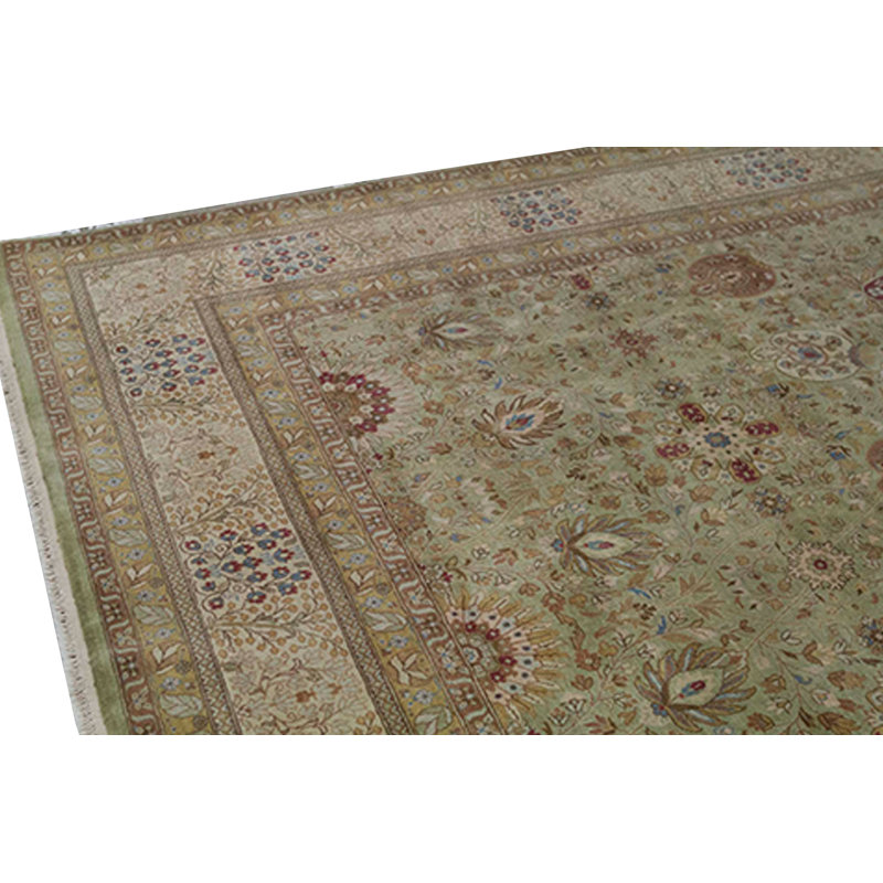 Tapis vert clair et ivoire noué à la main de haute qualité