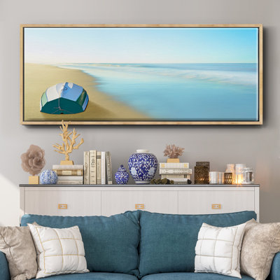 Bateau sur une plage II - toile encadrée