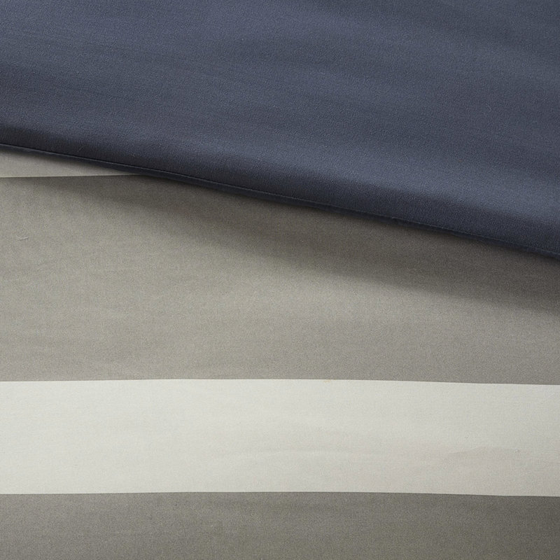 Literie pour lit simple à rayures avec draps et taies d'oreiller