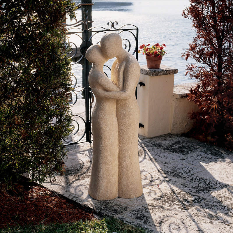 Statue de couple silhouette douce