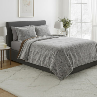 Lavish Home King Size Comforter Set - 3-Piece Mink-Style Faux Fur Blanket and 2 Shams - Cozy Machine-Washable King Bedding Set