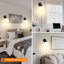 Applique murale moderne à brancher avec abat-jour en verre blanc laiteux, luminaire mural noir mat élégant pour la chambre à coucher, le couloir et la lecture