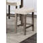 Table de salle à manger à hauteur de comptoir grise et beige avec tabourets très hauts rembourrés en tissu et 4 tabourets en lin