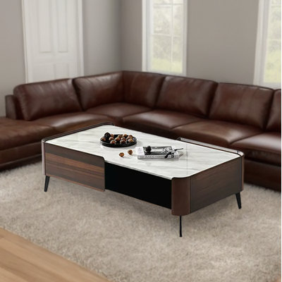 Table basse à quatre pieds avec rangement