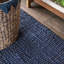 Tapis bleu marine en jute tissé à la main Pata-380404247