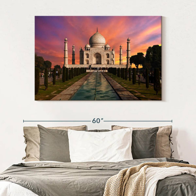 Lever de soleil coloré au Taj Mahal, H 34 po x l 51 po