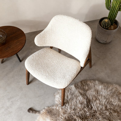 Chaise d'appoint moderne Mid-Century avec dossier à oreilles noyer / beige