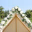 Guirlandes d'eucalyptus avec fleurs-667216791