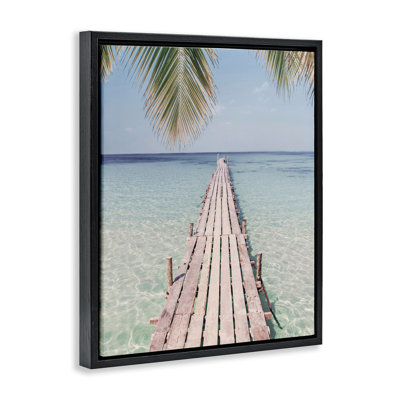 Quai tropical sur la plage