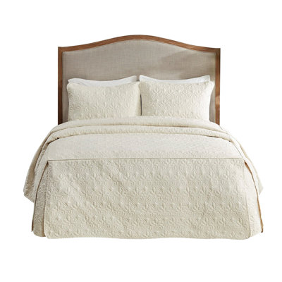 3 Piece Cream King Bedspread. Split Corner Pleated Quilt. Microfiber. Fill. . Machine Washable Beautiful Bedding Pleated. . Mesmerizing 2