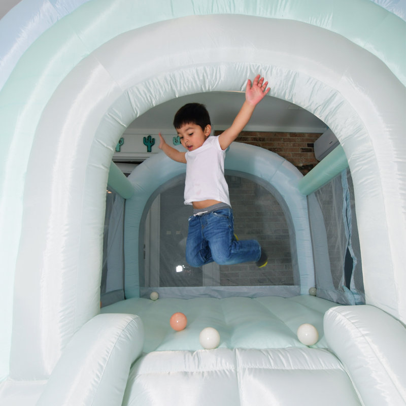 Bounceland Daydreamer Mist Bounce House
