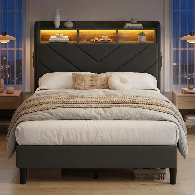 Structure de lit simple tapissier avec tête de lit double réglable, lit plateforme en velours gris avec station de charge et lumières DEL