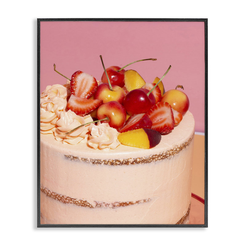 Giclée de gâteau aux fruits et aux fraises, design par Lish Creative, Giclée encadrée noir minuit, H 30 po x l 24 po