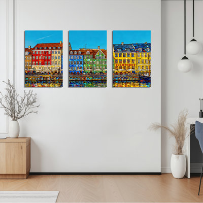 Ensemble de 3 tableaux sur toile représentant des bâtiments colorés au bord de la rivière en Europe